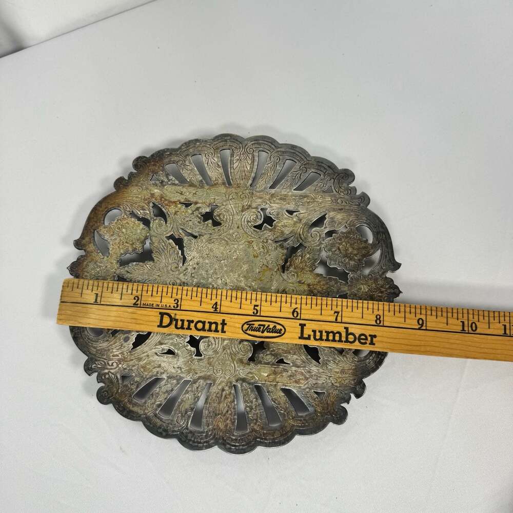 Vintage Wallace Silverplate Ornate Filigree Etched 8.5” Round Footed Trivet - Picture 5 of 5